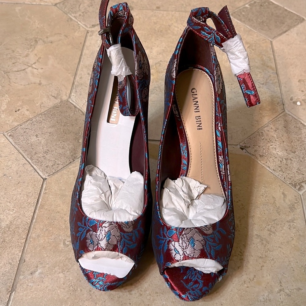 New Gianni Bini Heels